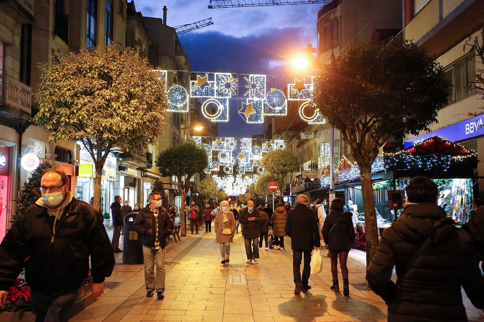 Animación de calle con las Patinadoras de Luz