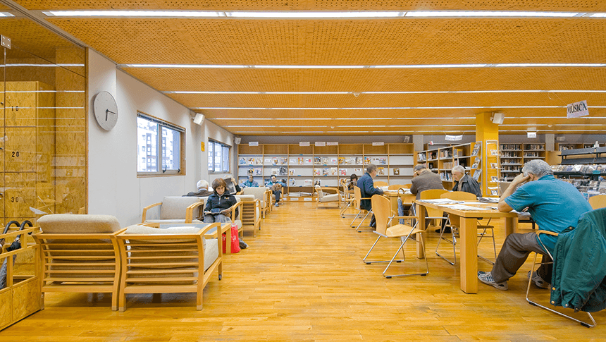 Muestra 'Punto violeta de lectura, leer suma vidas'