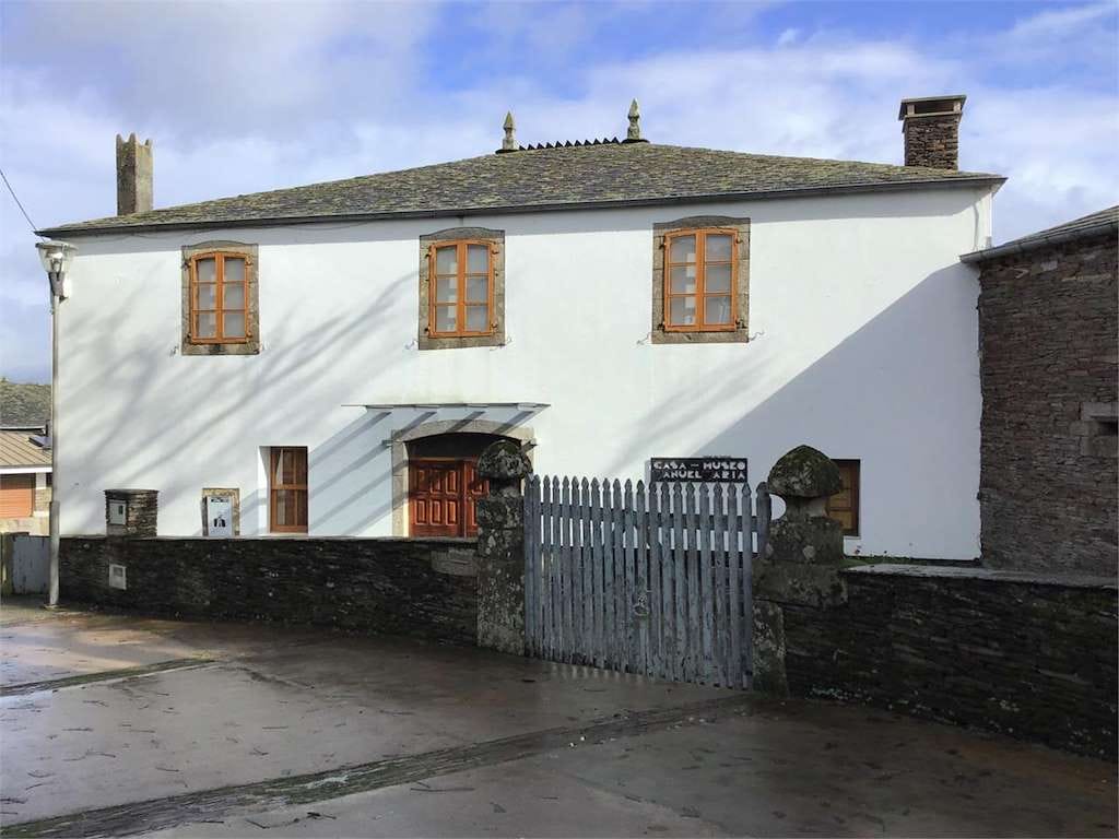 Panosedán presenta Rosas e Cravos