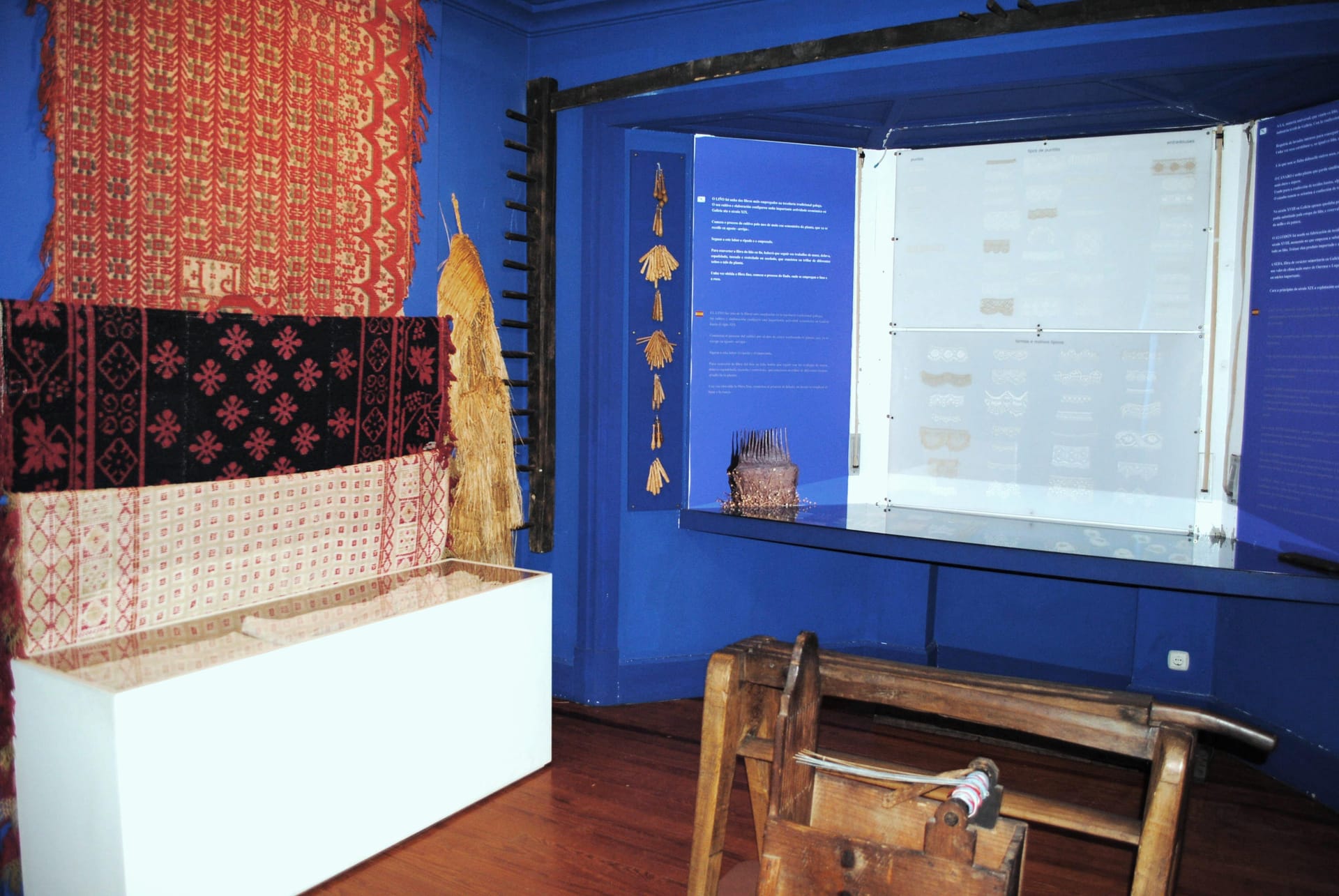 Exposición 'Peladas eran, peladas serán... Tódalas meigas que andan polo chan'