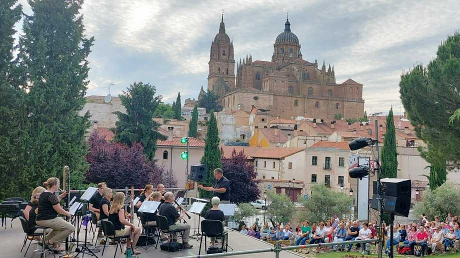 Plazas y patios «El Extintor»