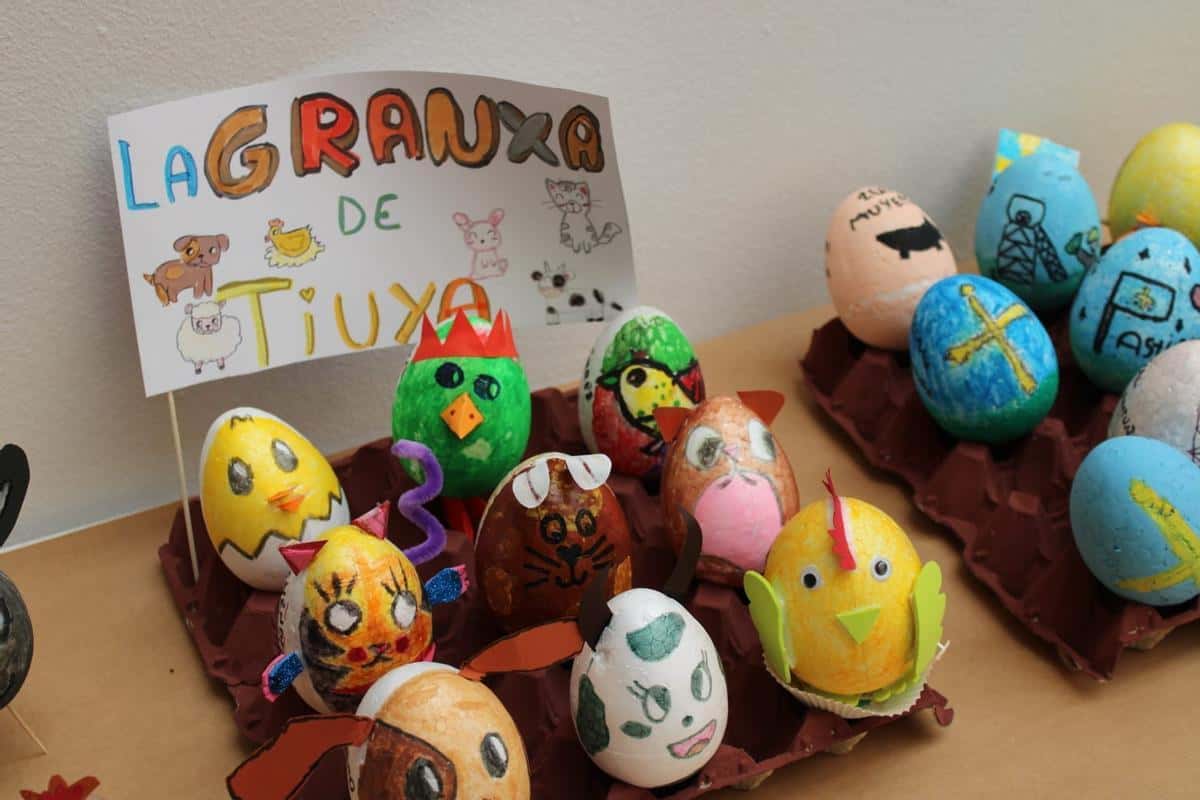 Taller infantil de huevos pintados