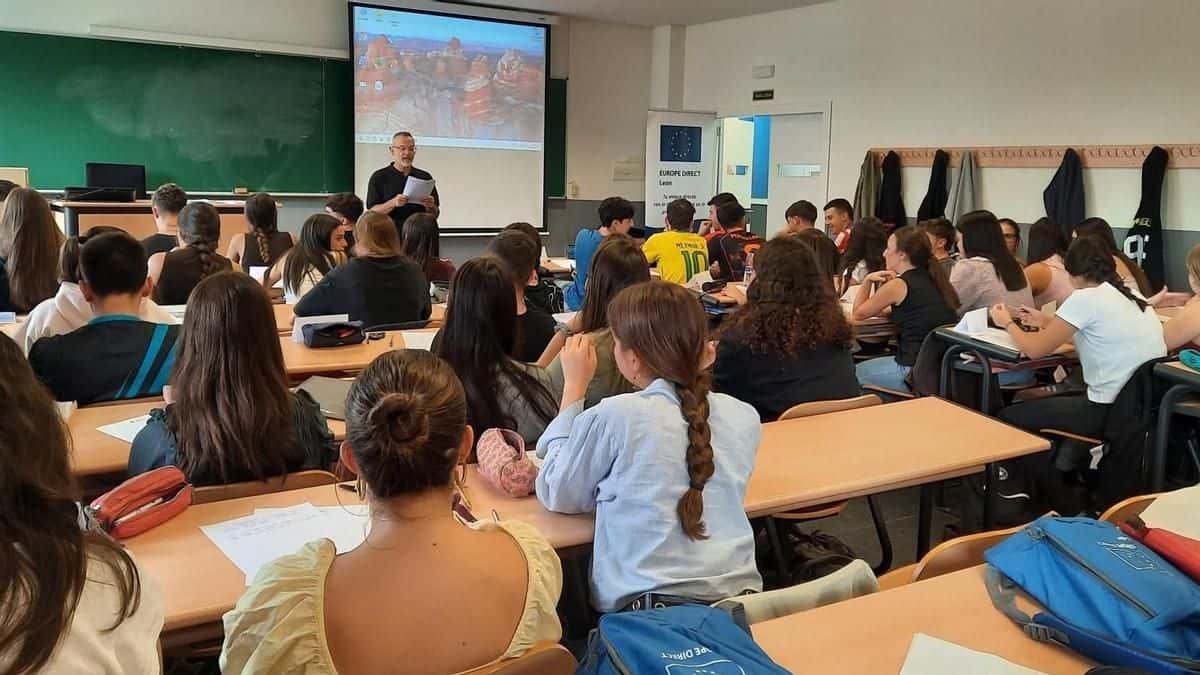 Proyección de Polígono X y debate social