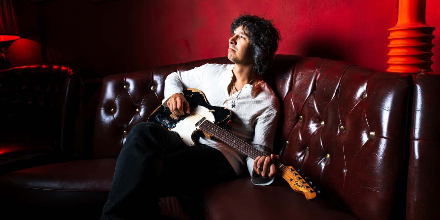Davy Knowles and his band