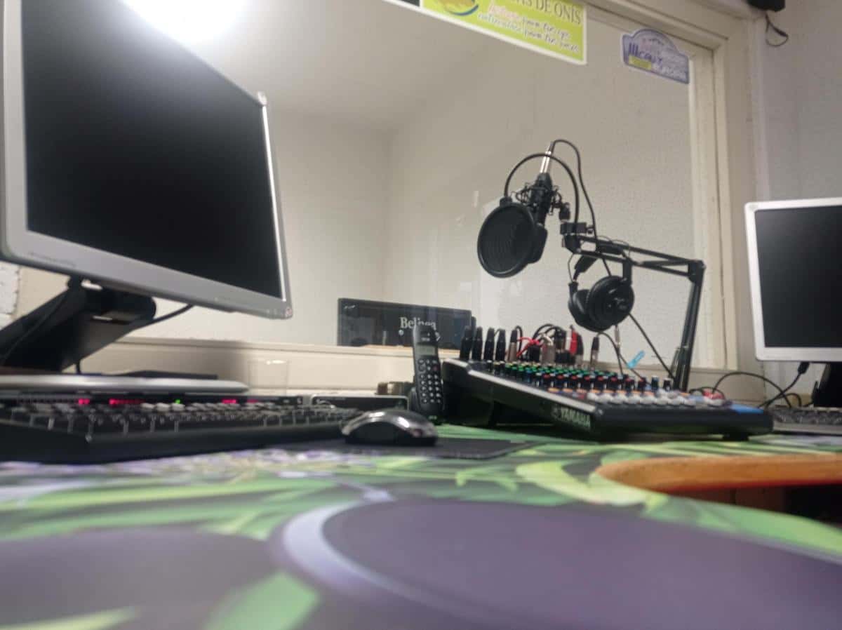 Taller de radio y podcast en La Corredoria
