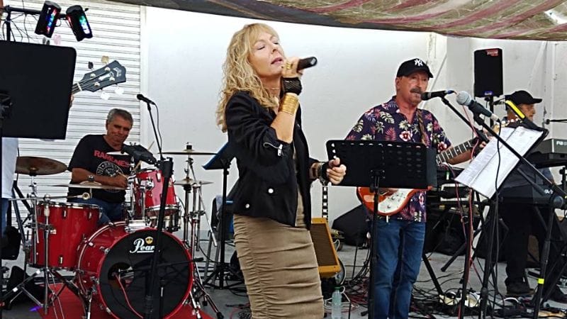 Concierto de Nossa Band en Maui Coruxo