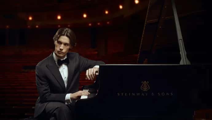 Sunday Piano Series - Jaeden Izik-Dzurko