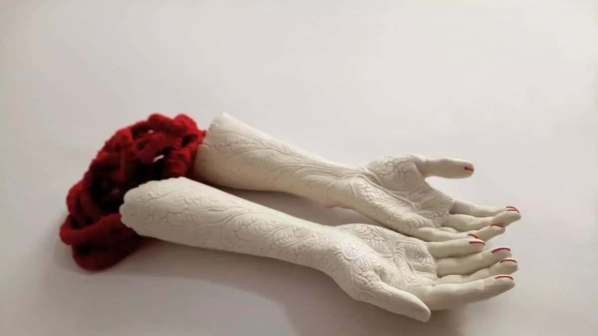Exposición 'Oraciones por la fragilidad de la vida' de Juli About
