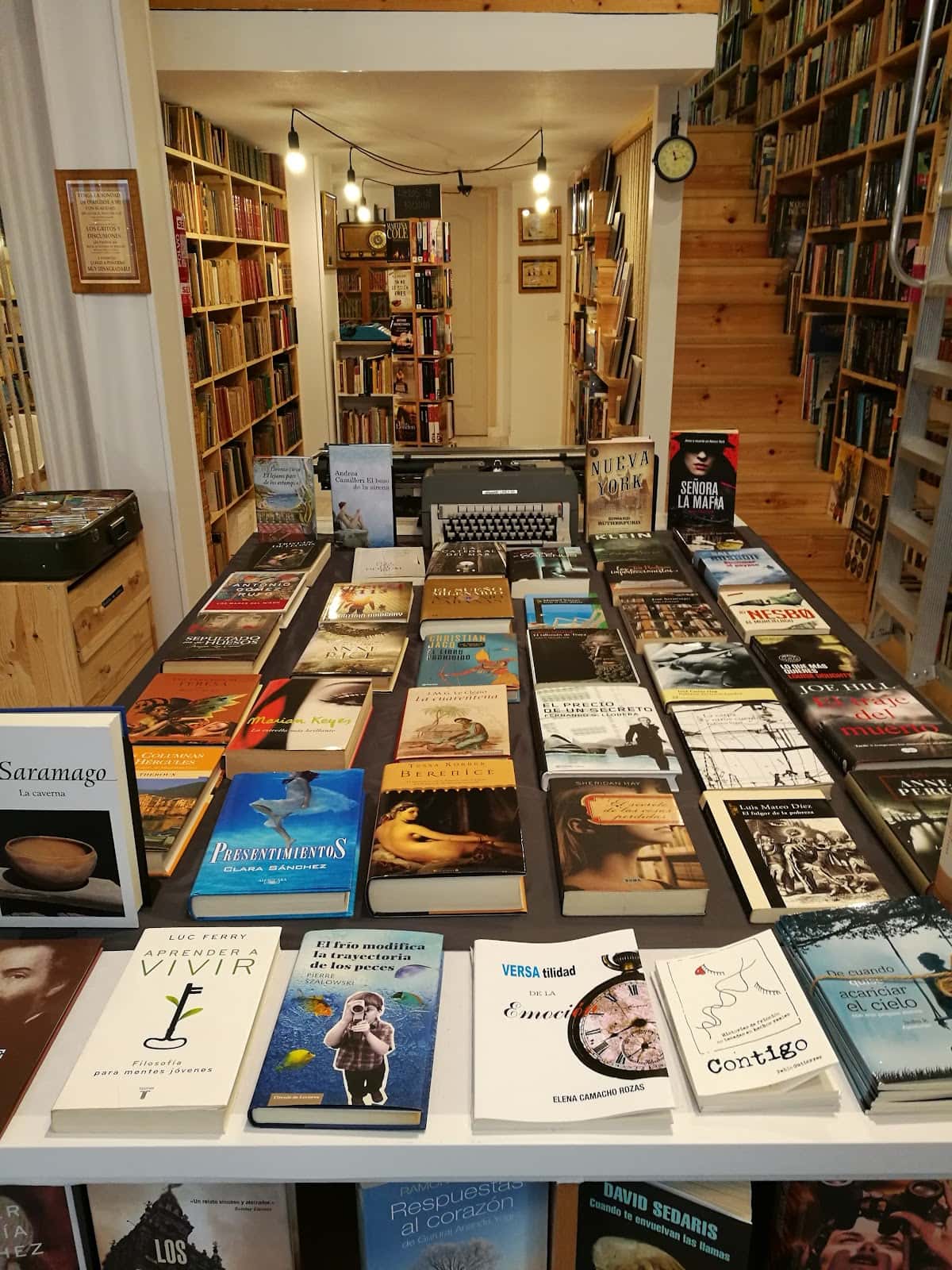 Libros Antuñano: libros antiguos en Santander