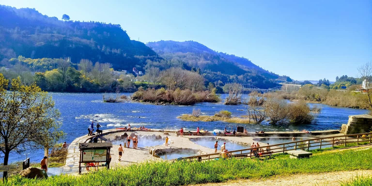 Termas de Muíño da Veiga: piscinas termales junto al Miño