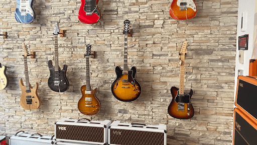 Al’s Music Factory: instrumentos y efectos en Gijón