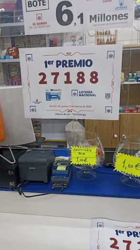 Librería Bruxa: loterías y helados en Torrelavega