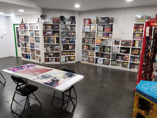 Nivel 13 Cómics: juegos y cómics en León