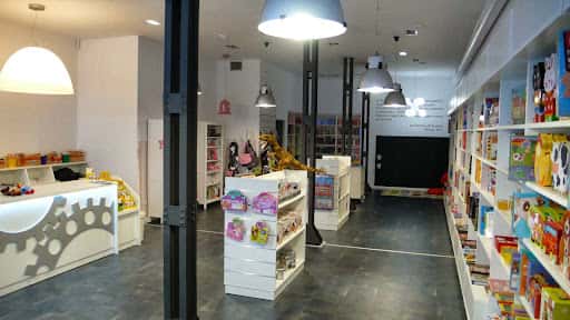 La Factoría de Sueños: libros y juegos en Oviedo