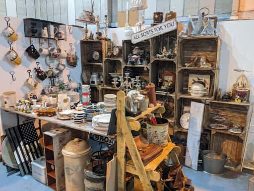 Robin’s Nest Emporium: antiques and traders in Southampton