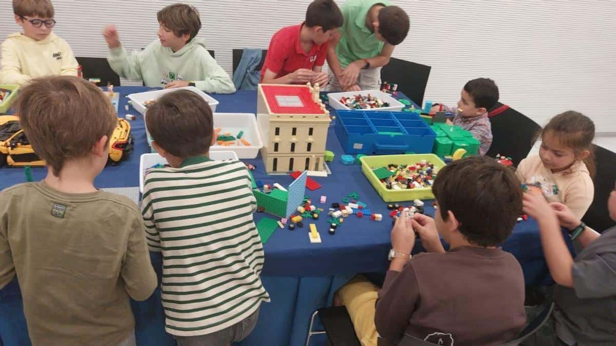 Vuelta al cole creativa con LEGO, Playmobil y modelismo