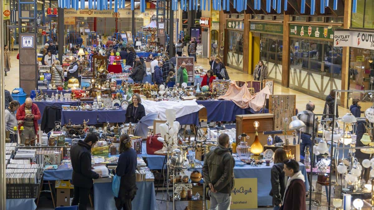 La Feria de Antigüedades del Área Central cierra hoy