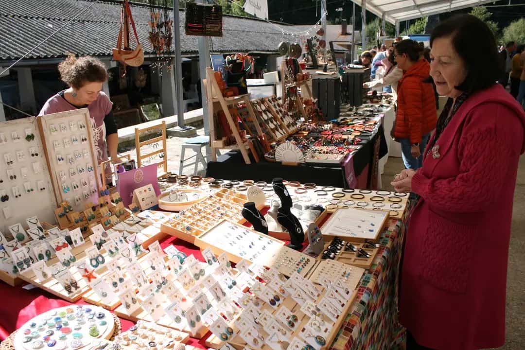 La Feira da Artesanía de Triacastela cerró su XIV edición