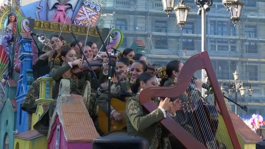 El Día de América volvió a llenar Oviedo