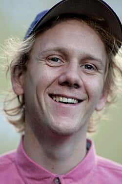 Josh Thomas: Jiggle, Jiggle