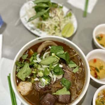Hương Bình: Unpretentious Vietnamese in Little Saigon