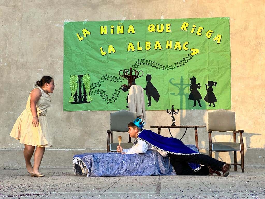 La niña que riega la albahaca