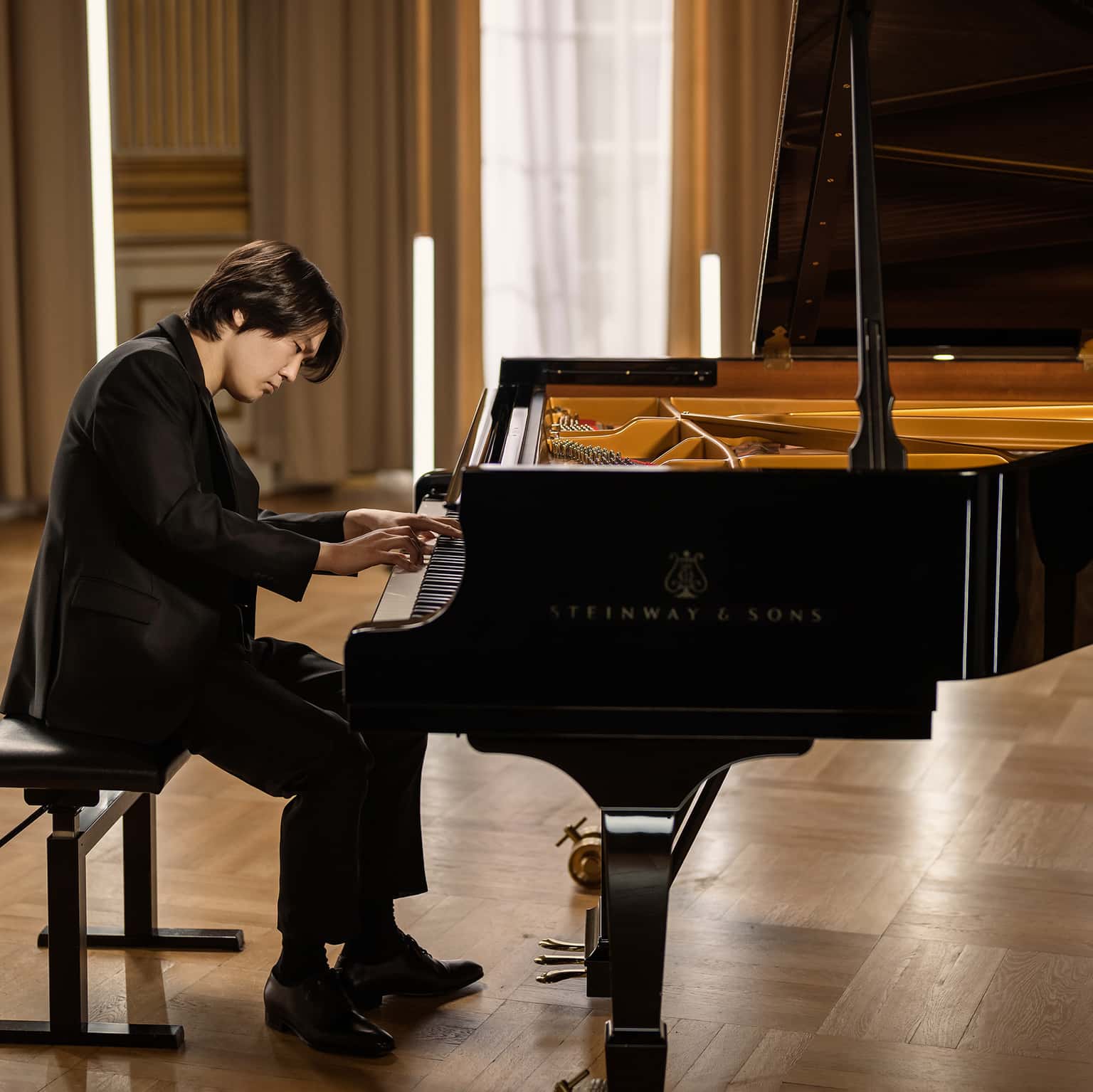 Seong-Jin Cho Plays Bartok