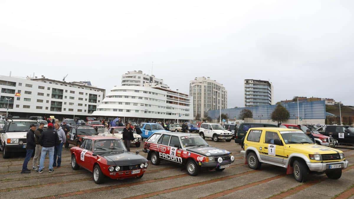 El Spain Classic Raid arrancó en Gijón con 126 clásicos