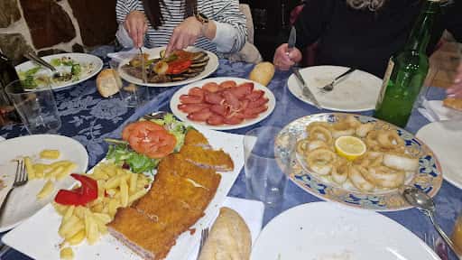 Sidrería Restaurante Rúe 9 en Oviedo: cocina asturiana tradicional