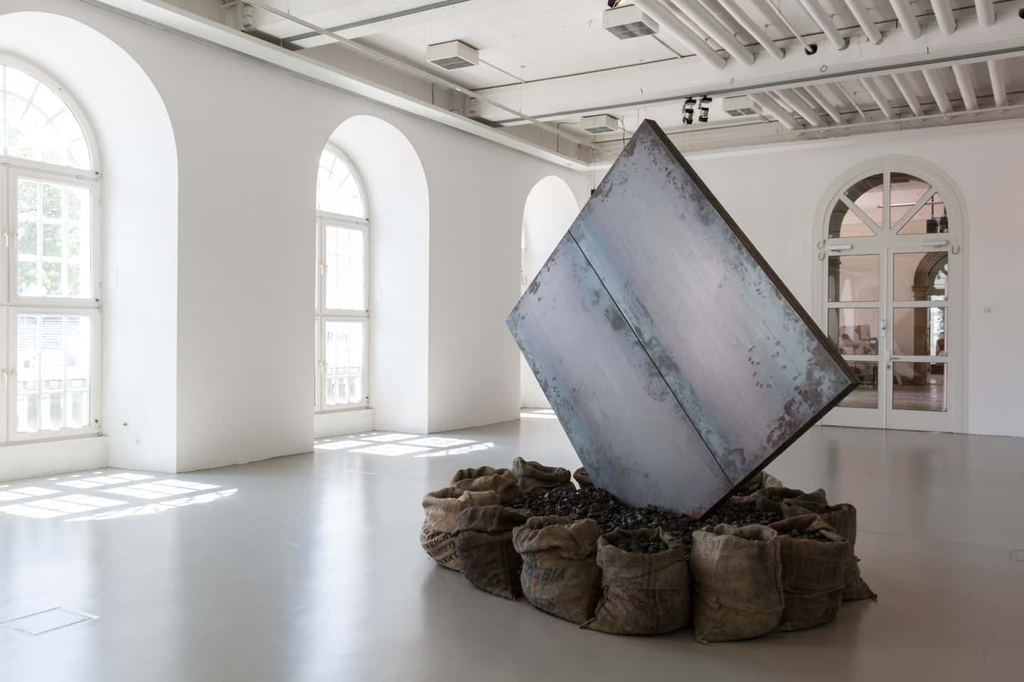 Jannis Kounellis. Labirinto sen paredes