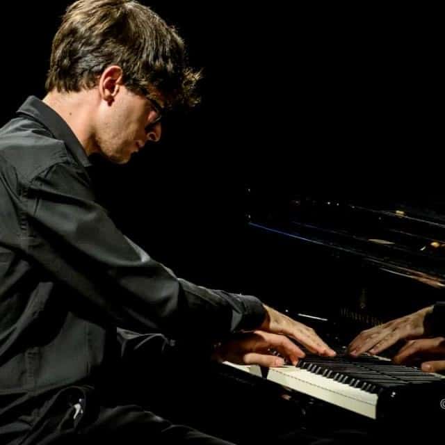 Luca L'Erario en concierto de piano