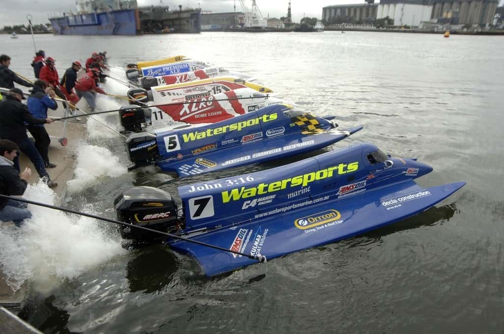 Superboats roar into Lake Macquarie for championship opener