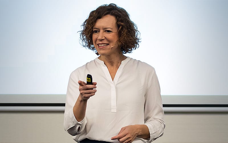 Club Faro: Mónica Kurtis - Arquitectura de la resiliencia: Construir tu cerebro para afrontar la adversidad