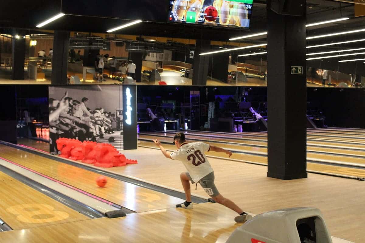 Omagic Bowling reabre en Rivas: bolos y recreativos