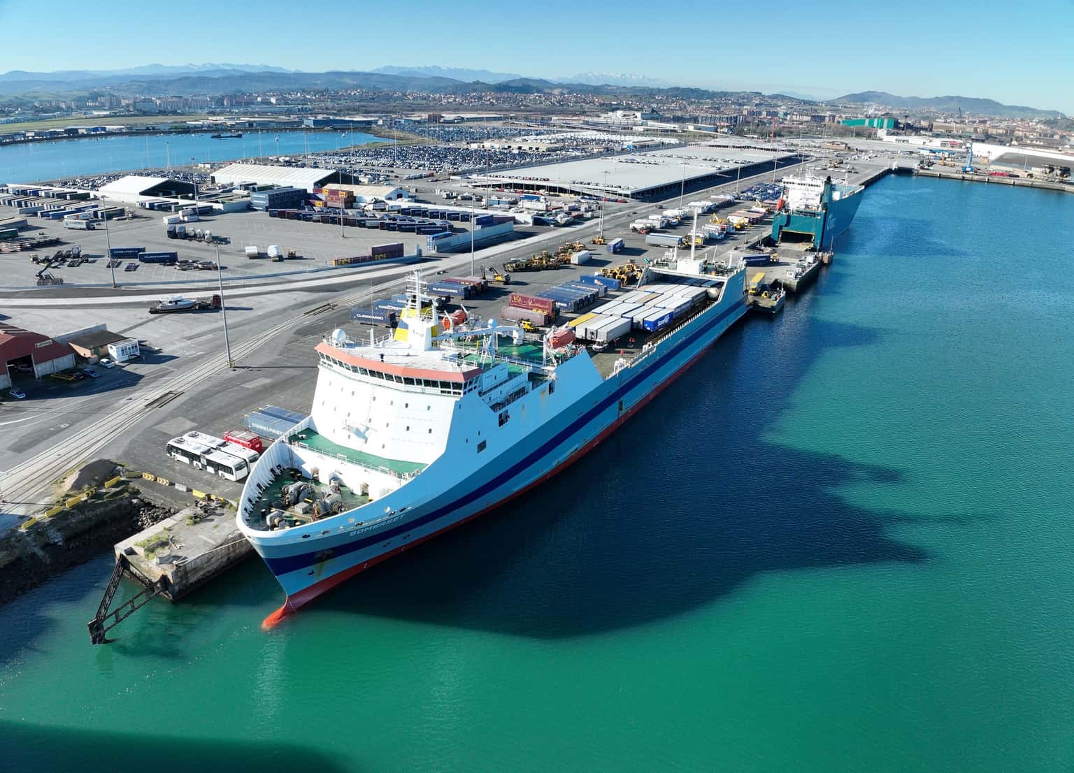 Ver la bahía desde el mar: cruceros cortos en Santander
