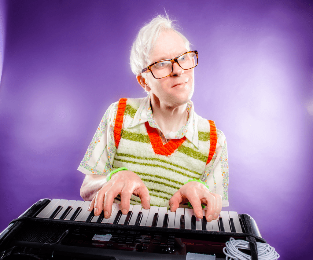 Robert White: 'THAT' Gay Autistic Keyboard Tanktop Comedy Guy!