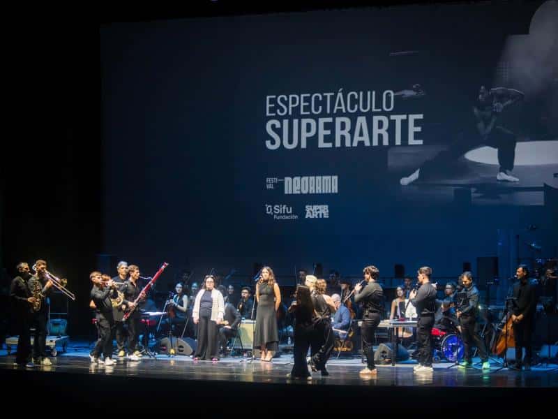 Actuación musical de Antonio Belmonte con Alhambra Albacete