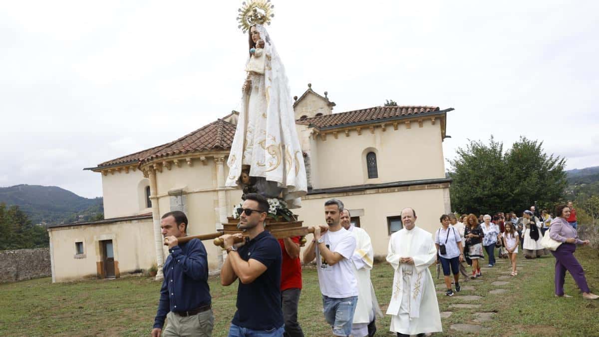 La Asunción reúne a Las Caldas entre gaitas y paella