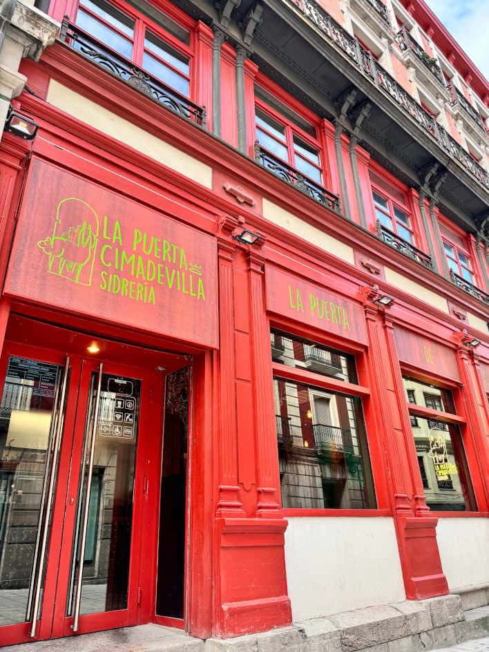 La Puerta de Cimadevilla: el neochigre del casco antiguo