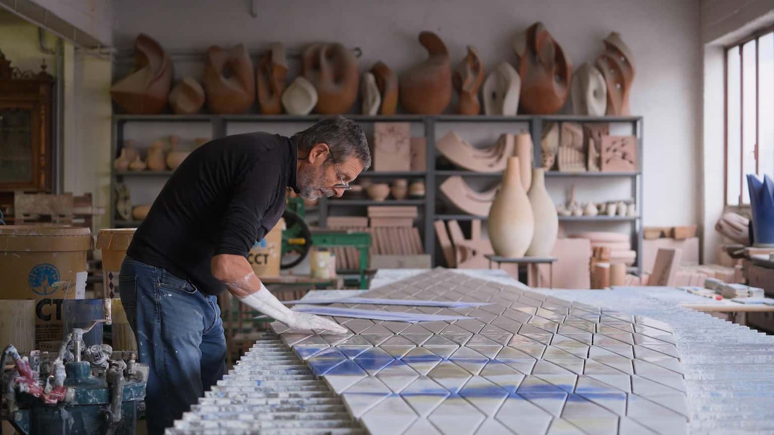 La construcció de la creu de la Sagrada Família