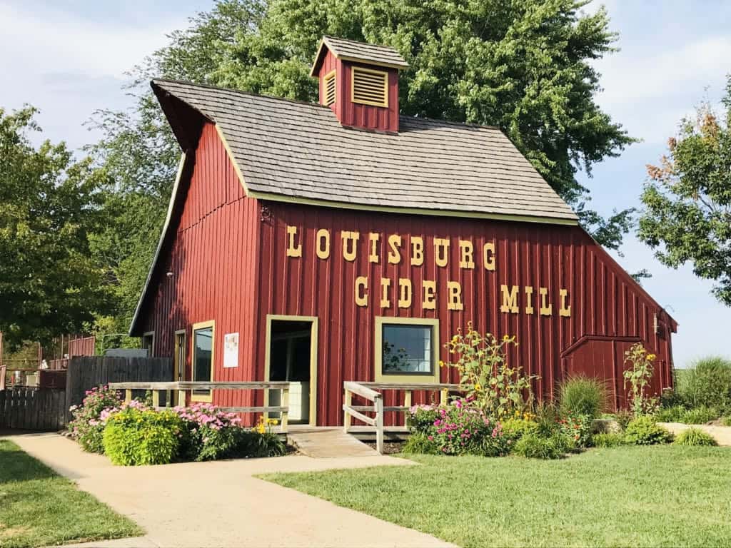 Where to find apple cider donuts around Kansas City