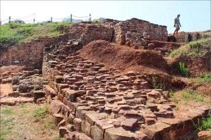 El Castillo de Gauzón enseña cómo se restaura su piedra