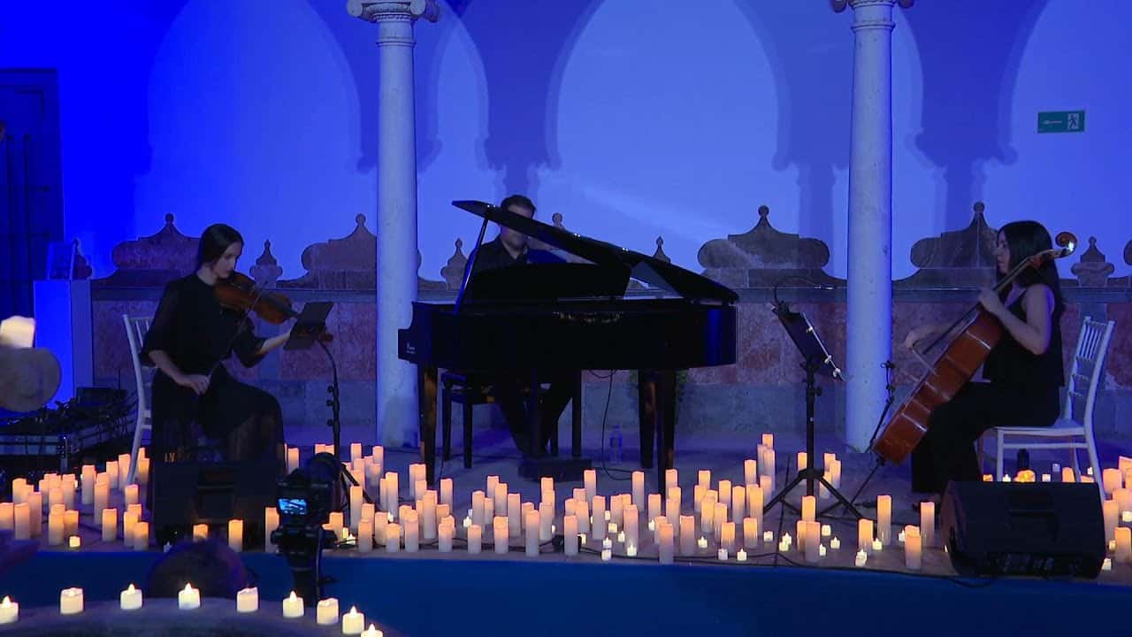 Candlelight: 90s Hip-Hop on Strings