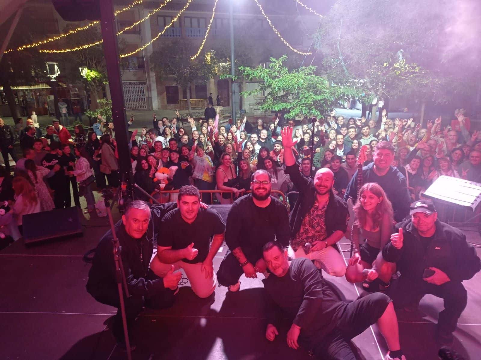 Actuación de la orquesta Loriens en las Fiestas del Motín
