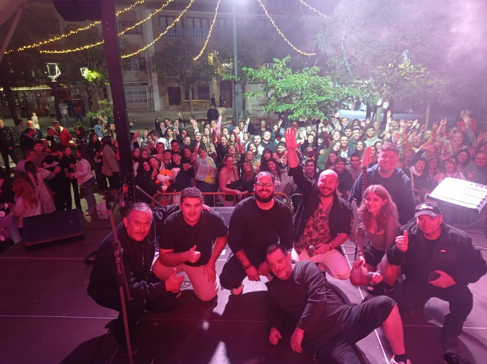 Actuación de la orquesta Loriens en las Fiestas del Motín