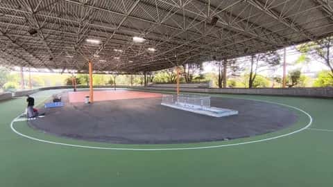 El patinódromo de Moreda estrena pista de hockey