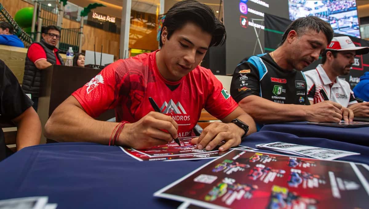 NASCAR Mexico Series - Exhibición de autos y firma de autógrafos