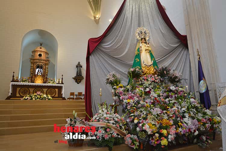 Ofrenda floral a la Virgen de la Antigua