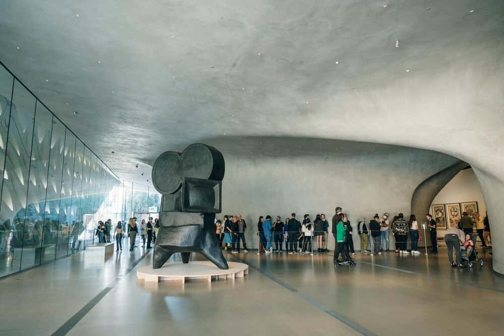 El Centro Niemeyer exhibe la colección fundacional del CNF