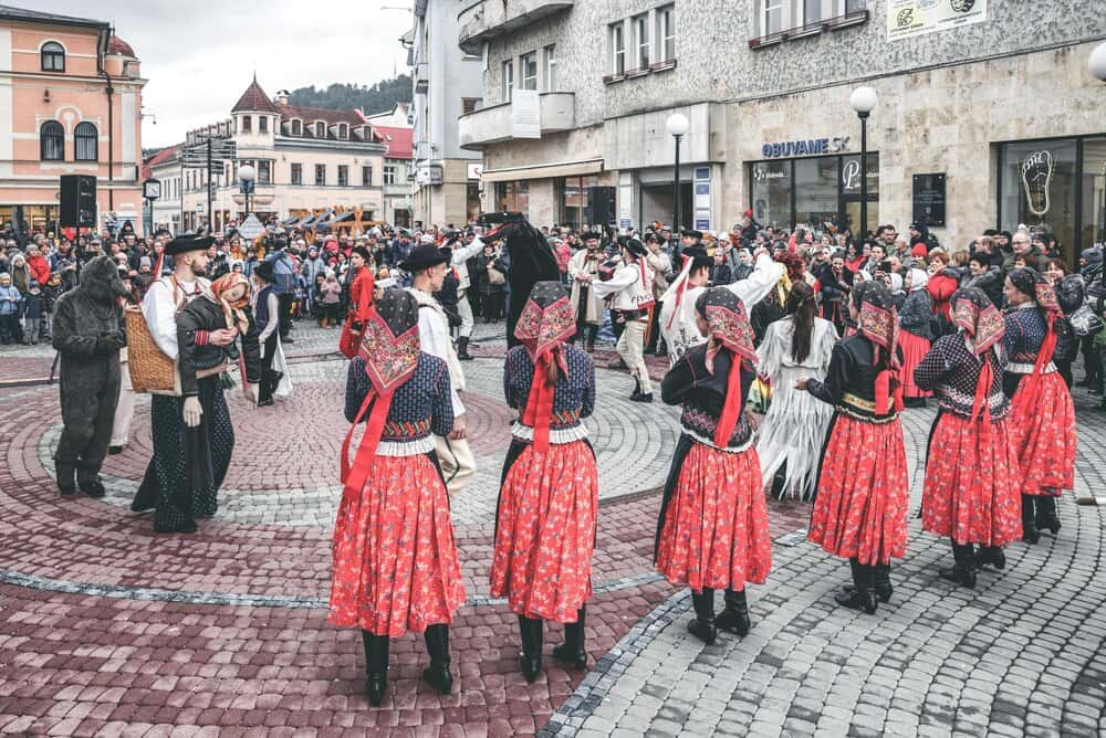 Folclore asturiano en el mercadillo de La Corredoria